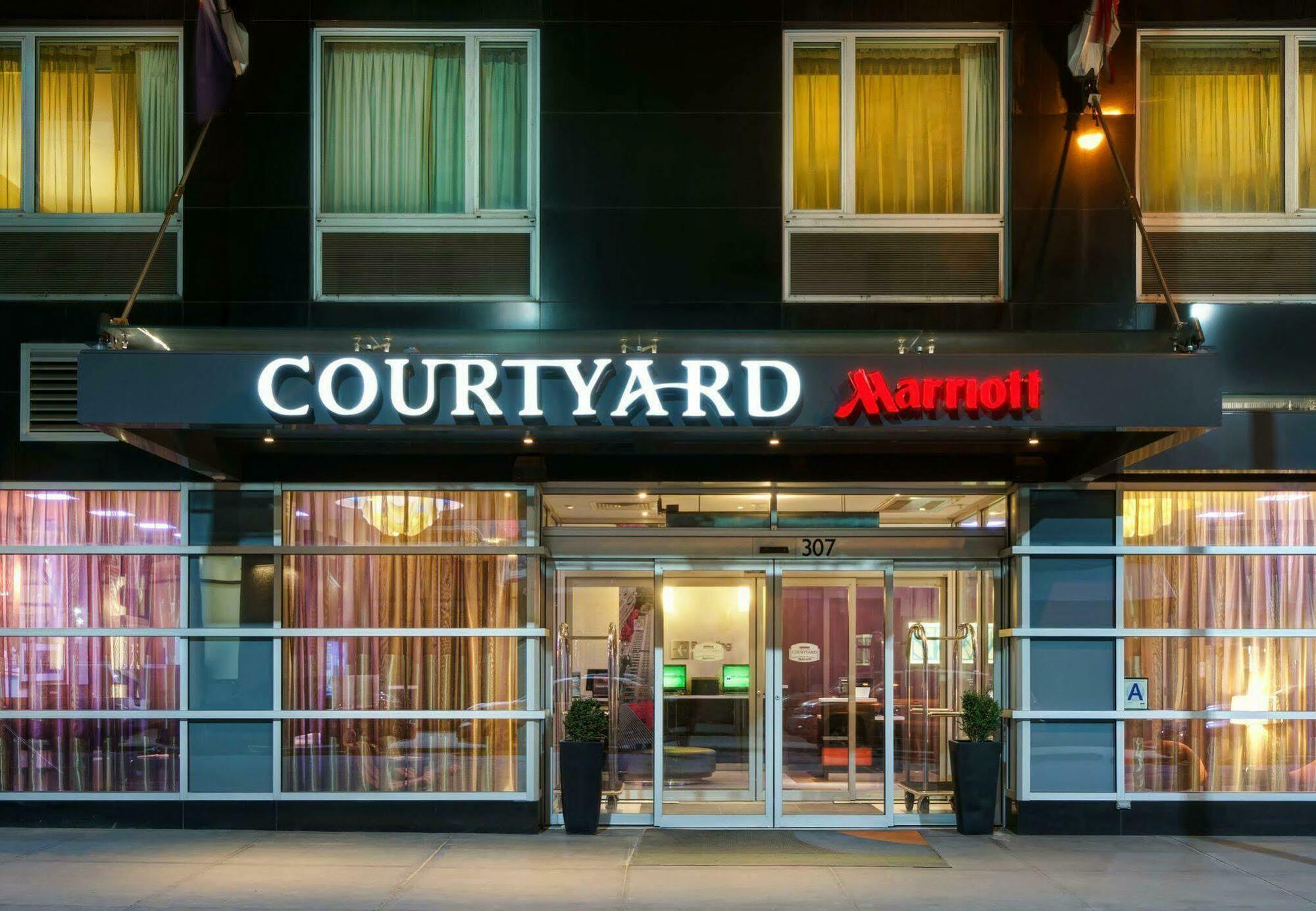 Готель Courtyard By Marriott Times Square West Нью-Йорк Екстер'єр фото